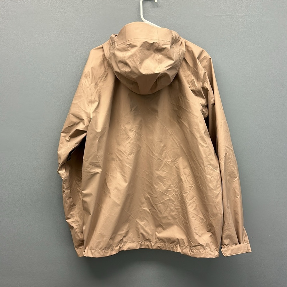 Patagonia Men's Beige Raincoat - Picture 4 of 4